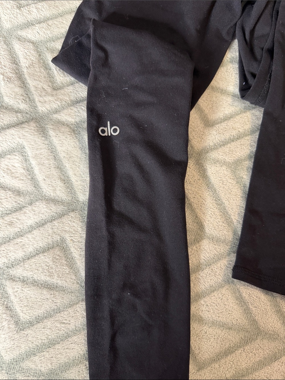 ALO Yoga women Black Stretch Performance Leggings - Picture 2 of 4